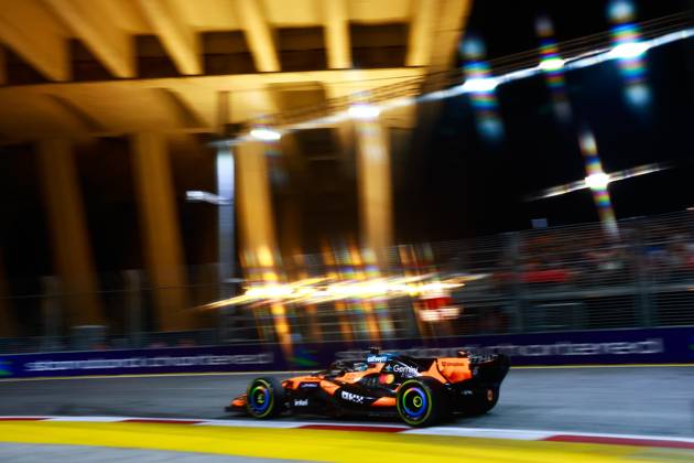 81 PIASTRI Oscar (aus), McLaren F1 Team MCL40, action F1 GP 17 Singapore 2026 F1 GP 17 Singapore 2026 ALONSO Fernando (spa), Aston Martin F1 Team Honda AMR26, portrait F1 GP 17 Singapore 2026 Singapore