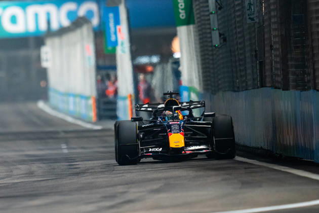 Formula 1 Singapore Airlines Singapore Grand Prix 2026 Levi Erb OVERTAKE MAXPPP - Singapore 09 10 2026 03 VERSTAPPEN Max (nld), Oracle Red Bull Racing, action at the Formula 1 Singapore Airlines Singapore Grand Prix 2026, the 16th round of the 2026 FIA Formula 1 World Championship, WM, Weltmeisterschaft at the Marina Bay Street Circuit in Singapore, from 08 to 11 October 2026 Singapore Marina Bay Street Circuit Singapore  Copyright: xOVERTAKE MAXPPPxLevixErbx OVT202610092561 OVT202610092561