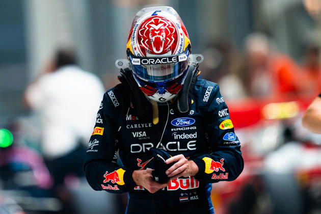 Formula 1 Singapore Airlines Singapore Grand Prix 2026 Levi Erb OVERTAKE MAXPPP - Singapore 09 10 2026 03 VERSTAPPEN Max (nld), Oracle Red Bull Racing, portrait pole position at the Formula 1 Singapore Airlines Singapore Grand Prix 2026, the 16th round of the 2026 FIA Formula 1 World Championship, WM, Weltmeisterschaft at the Marina Bay Street Circuit in Singapore, from 08 to 11 October 2026 Singapore Marina Bay Street Circuit Singapore  Copyright: xOVERTAKE MAXPPPxLevixErbx OVT202610092583 OVT202610092583
