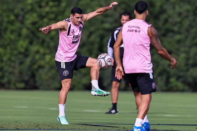 FORT LAUDERDALE, FL - OCTOBER 09: Inter Miami CF forward German Berterame (19) controls a ball during an Inter Miami Training Session at Florida Blue Training Center on October 09, 2026 in Fort Lauderdale, Florida.(Photo by Chris Arjoon Icon Sportswire). SOCCER: OCT 09 Inter Miami CF Training EDITORIAL USE ONLY Icon2610090000020