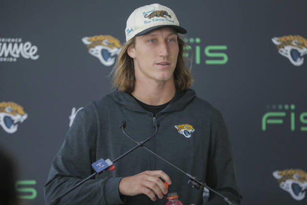 CHADLER’S CROSS, ENGLAND - OCTOBER 09: Trevor Lawrence of the Jacksonville Jaguars Q&A during the Jacksonville Jaguars team practise and media as part of the London NFL, American Football Herren, USA Series 2026, at the Grove, Chandler’s Cross, Hertfordshire, England, on 09 October 2026. Jody Demay - Davies SPP Copyright: xJodyxDemayx-xDaviesx xSPPx Sportspressphoto_SPR249473