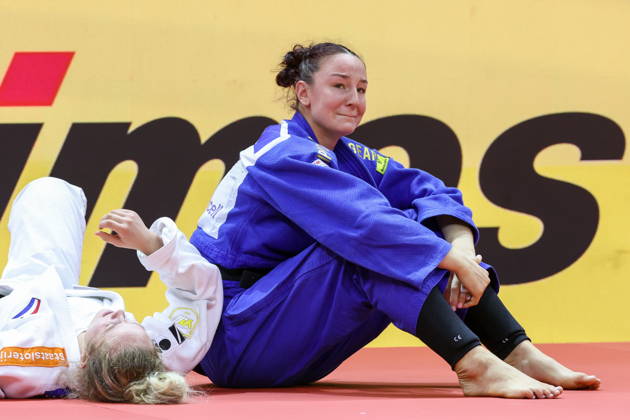 AZERBAIJAN, BAKU - OCTOBER 9, 2026: Anna Monta Olek (seated) of Germany and Yael van Heemst of the Netherlands are pictured after their -78 kg bout as part of the 2026 World Judo Championships at the National Gymnastics Arena 2026 World Judo Championships In Baku  - ZUMAt113 20261009_zaa_t113_703 Copyright: xMikhailxSinitsynx