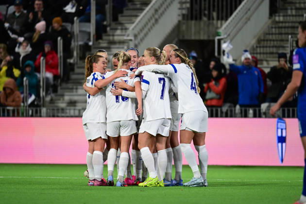 LKS 20261009 FInnish players celebrating 1-0 goal by Emma Koivisto (unseen) during the women s World Cup European Qualifying play-off round first leg football match between Finland and Serbia in Tampere, Finland, on October 9, 2026, ahead of the 2027 FIFA Women s World Cup. - ANSSI TAKALA Tampere Finland wmgJ0s5vWl4  Copyright: xAnssixTakalax wmgJ0s5vWl4