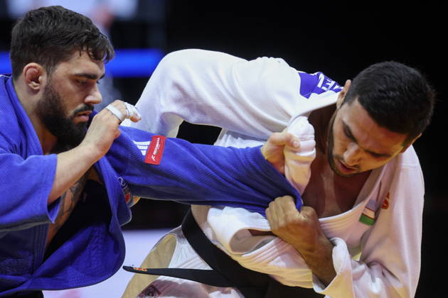 AZERBAIJAN, BAKU - OCTOBER 9, 2026: Gennaro Pirelli (L) of Italy and Tulkinbek Turdiev of Uzbekistan compete in their -100 kg bout as part of the 2026 World Judo Championships at the National Gymnastics Arena. Mikhail Sinitsyn TASS  98997264