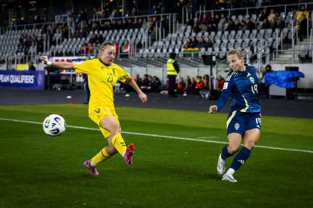 261009 Loreta Rogaciova of Lithuania and Anna Anvegard of Sweden during the FIFA Women s World Cup qualifier play-off football match between Lithuania and Sweden on October 9, 2026 in Kaunas. Photo: Mathias Bergeld BILDBYRAN kod MB MB1418 fotboll football soccer fotball vm-kval kval fifa womens world cup qualifier qualifier playoff lithuania sverige sweden dam bbeng play-off Copyright: MATHIASxBERGELD BB261009MB031