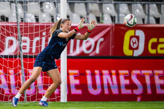 261009 Goalkeeper Cecilie Haustaker Fiskerstrand of Norway warms up ahead of the FIFA Women s World Cup Qualifier football match between Romania and Norway on October 9, 2026 in Bucharest. Photo: Marius Simensen BILDBYRAN COP 238 bbeng dam FIFA World Cup, WM, Weltmeisterschaft, Fussball qualifiers football fotball fotboll landskamp norge norway romania soccer vm kvalik vm-kvalifisering kvinner Copyright: MARIUSxSIMENSEN BB261009BB512