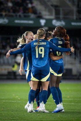 261009 Matilda Vinberg, Anna Anvegard, Evelyn Ijeh and Felicia Schröder of Sweden celebrates after 0-1 during the FIFA Women s World Cup qualifier play-off football match between Lithuania and Sweden on October 9, 2026 in Kaunas. Photo: Mathias Bergeld BILDBYRAN kod MB MB1418 fotboll football soccer fotball vm-kval kval fifa womens world cup qualifier qualifier playoff lithuania sverige sweden dam bbeng play-off jubel Copyright: MATHIASxBERGELD BB261009MB046