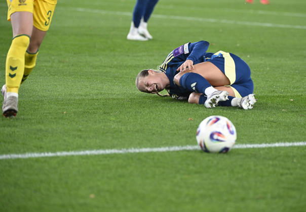 KAUNAS, LITHUANIA 20261009 Sweden s Anna Anvegard and Lithuania s Loreta RogaÄiova during Friday s World Cup playoff soccer match between Lithuania and Sweden at Dariaus ir GirÃ no Stadium.
