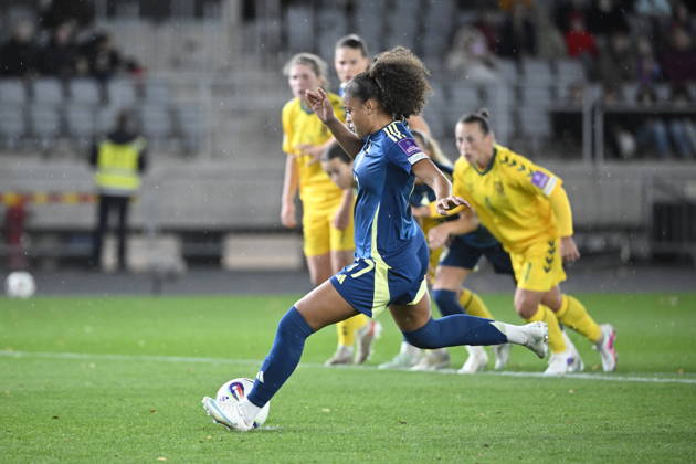 KAUNAS, LITHUANIA 20261009 Sweden s Felicia Schröder celebrates after scoring a 0-1 penalty during Friday s World Cup playoff soccer match between Lithuania and Sweden at Dariaus ir GirÃ no Stadium.