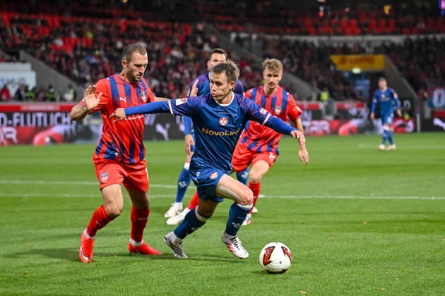 Jonas Foehrenbach (1. FC Heidenheim 1846) und Naatan Skyttae (1. FC Kaiserslautern) im Zweikampf waehrend des spiels der 2. Bundesliga zwischen 1. FC Heidenheim und 1. FC Kaiserslautern, Voith-Arena am 09. October 2026 in Heidenheim an der Brenz, Deutschland. (Foto von Harry Langer DeFodi Images) +++ Jonas Foehrenbach (1. FC Heidenheim 1846) und Naatan Skyttae (1. FC Kaiserslautern) battle for the ball during the 2nd Bundesliga match between 1. FC Heidenheim and 1. FC Kaiserslautern at Voith-Arena on October 9, 2026 in Heidenheim an der Brenz, Germany. (Photo by Harry Langer DeFodi Images) DFB DFL REGULATIONS PROHIBIT ANY USE OF PHOTOGRAPHS AS IMAGE SEQUENCES AND OR QUASI-VIDEO. (Photo by Harry Langer DeFodi Images) DFB DFL REGULATIONS PROHIBIT ANY USE OF PHOTOGRAPHS AS IMAGE SEQUENCES AND OR QUASI-VIDEO. -