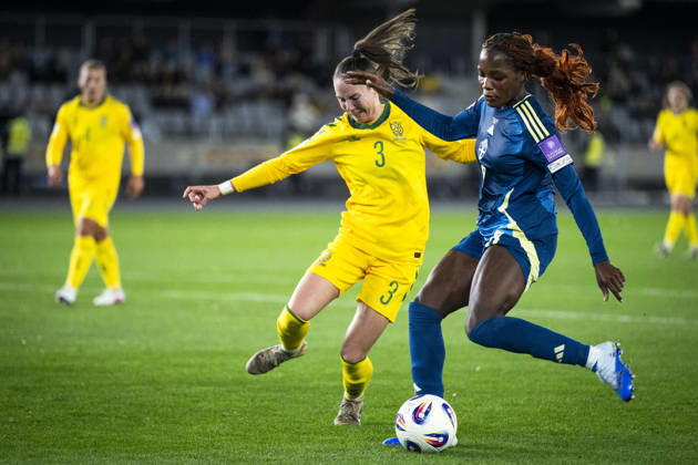 261009 Laura KubiliÅ«tÄ— of Lithuania and Evelyn Ijeh of Sweden during the FIFA Women s World Cup qualifier play-off football match between Lithuania and Sweden on October 9, 2026 in Kaunas. Photo: Mathias Bergeld BILDBYRAN kod MB MB1418 fotboll football soccer fotball vm-kval kval fifa womens world cup qualifier qualifier playoff lithuania sverige sweden dam bbeng play-off Copyright: MATHIASxBERGELD BB261009MB060