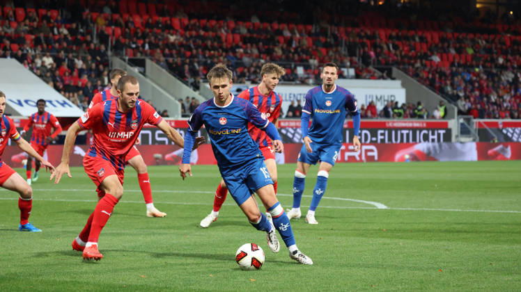 09.10.2026, xrekx, Fussball 2.Bundesliga, 1.FC Heidenheim - 1.FC Kaiserslautern v.l. Jonas Föhrenbach Foehrenbach (1FC Heidenheim 1846) Naatan Skyttä Skyttae (1.FC Kaiserslautern) Zweikampf, Aktion, action, battle for the ball (DFL DFB REGULATIONS PROHIBIT ANY USE OF PHOTOGRAPHS as IMAGE SEQUENCES and or QUASI-VIDEO) Heidenheim