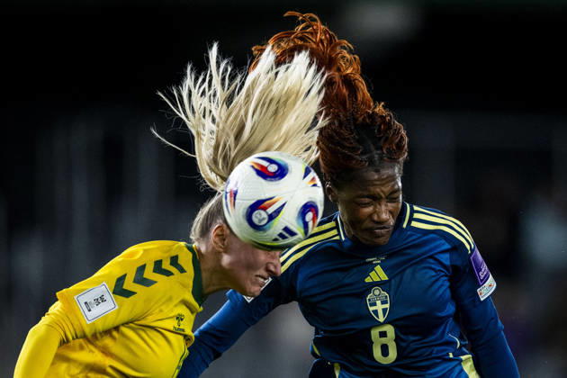 261009 Milda LiuÅ¾inaitÄ— of Lithuania and Evelyn Ijeh of Sweden during the FIFA Women s World Cup qualifier play-off football match between Lithuania and Sweden on October 9, 2026 in Kaunas. Photo: Mathias Bergeld BILDBYRAN kod MB MB1418 fotboll football soccer fotball vm-kval kval fifa womens world cup qualifier qualifier playoff lithuania sverige sweden dam bbeng play-off Copyright: MATHIASxBERGELD BB261009MB063
