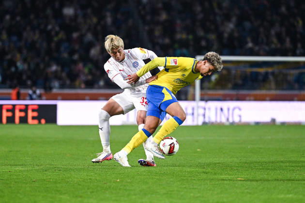 09.10.2026, Fussball, 2. Bundesliga, Eintracht Braunschweig - Holstein Kiel, Hiroki Sekine (Holstein Kiel), Yann Sturm (Eintracht Braunschweig) xRHR-FOTO DEx Copyright: TeresaxKroeger RHR-FOTOx RHR-FOTO DE
