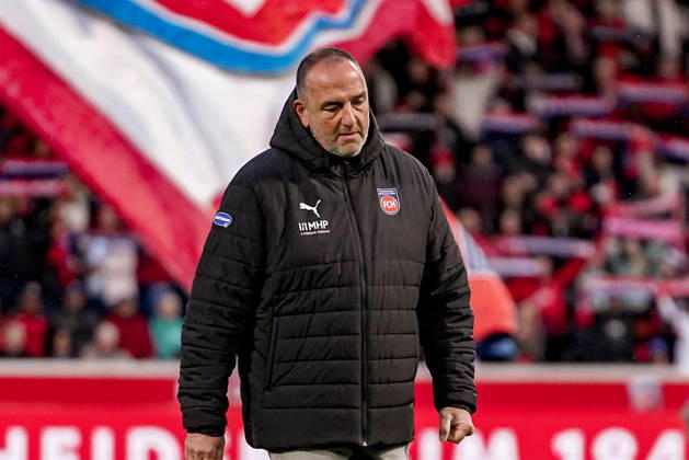 Deutschland: Fussball Saison 2026 2027 , 2. Bundesliga , 7. Spieltag , 1. FC Heidenheim vs. 1. FC Kaiserslautern - Voith-Arena (Heidenheim) : Frank Schmidt (Cheftrainer, 1. FC Heidenheim) Mimik, Gesichtsausdruck, Emotion Heidenheim Voith-Arena Deutschland Germany Copyright: xBennetxLongx