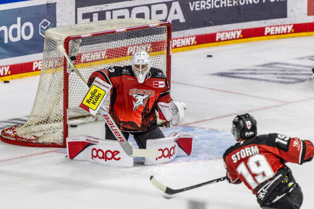 Aaron Kaiser (Koelner Haie, 32) beim Warmup mit Frederik Storm (Koelner Haie, 19) Koelner Haie vs. Schwenninger Wild Wings, Eishockey, Penny DEL, Spieltag 07, 2026 2027, 09.10.2026 Koelner Haie vs. Schwenninger Wild Wings, Eishockey, Penny DEL, Spieltag 07, 2026 2027, 09.10.2026 Koeln Copyright: xEibner-Pressefoto GerhardxWingenderx EP_GWR