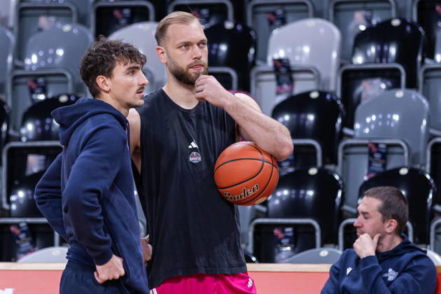 easyCredit Basketball Bundesliga, Telekom Baskets Bonn vs. Science City Jena, 09.10.2026 Alte Bekannte: Kristofer Krause (Science City Jena 36) und Melvin Jostmann (Telekom Baskets Bonn 12) -- easyCredit Basketball Bundesliga, Telekom Baskets Bonn vs. Science City Jena, 09.10.2026, Telekom Dome Bonn Copyright: xBEAUTIFULxSPORTS Derixx