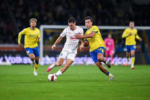 09.10.2026, Fussball, 2. Bundesliga, Eintracht Braunschweig - Holstein Kiel, Adrian Kapralik (Holstein Kiel), Max Marie (Eintracht Braunschweig) xRHR-FOTO DEx Copyright: TeresaxKroeger RHR-FOTOx RHR-FOTO DE