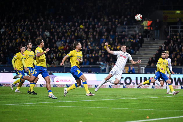 09.10.2026, Fussball, 2. Bundesliga, Eintracht Braunschweig - Holstein Kiel, Kopfball Ivan NekiÄ‡ (Holstein Kiel) xRHR-FOTO DEx Copyright: TeresaxKroeger RHR-FOTOx RHR-FOTO DE
