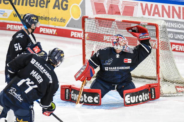 Straubing Tigers vs. Iserlohn Roosters, Eishockey, Deutsche Eishockey Liga, Penny DEL, 7.Spieltag, Saison 2026 2027, 09.10.2026 Andreas Jenike (Iserlohn Roosters), Eishockey Herren, Deutsche Eishockey Liga, Penny DEL, 5.Spieltag, Saison 2026 2027 am 09.10.2026 im Eisstadion am Pulverturm, Straubing Tigers (blau) gegen Iserlohn Roosters (weiss)