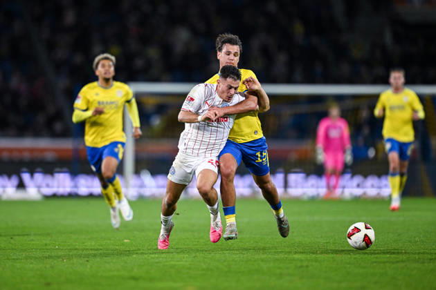 09.10.2026, Fussball, 2. Bundesliga, Eintracht Braunschweig - Holstein Kiel, Adrian Kapralik (Holstein Kiel), Max Marie (Eintracht Braunschweig) xRHR-FOTO DEx Copyright: TeresaxKroeger RHR-FOTOx RHR-FOTO DE
