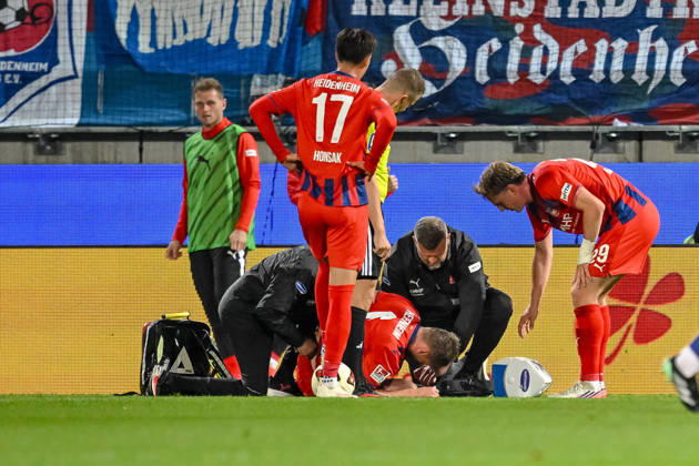 Patrick Mainka (1. FC Heidenheim 1846) verletzt waehrend des spiels der 2. Bundesliga zwischen 1. FC Heidenheim und 1. FC Kaiserslautern, Voith-Arena am 09. October 2026 in Heidenheim an der Brenz, Deutschland. (Foto von Harry Langer DeFodi Images) +++ Patrick Mainka (1. FC Heidenheim 1846) injured during the 2nd Bundesliga match between 1. FC Heidenheim and 1. FC Kaiserslautern at Voith-Arena on October 9, 2026 in Heidenheim an der Brenz, Germany. (Photo by Harry Langer DeFodi Images) DFB DFL REGULATIONS PROHIBIT ANY USE OF PHOTOGRAPHS AS IMAGE SEQUENCES AND OR QUASI-VIDEO. (Photo by Harry Langer DeFodi Images) DFB DFL REGULATIONS PROHIBIT ANY USE OF PHOTOGRAPHS AS IMAGE SEQUENCES AND OR QUASI-VIDEO. -
