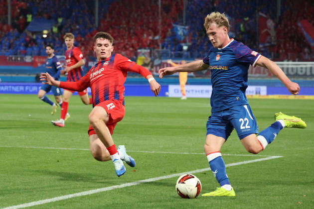 09.10.2026, xrekx, Fussball 2.Bundesliga, 1.FC Heidenheim - 1.FC Kaiserslautern v.l. Paul Hennrich (1FC Heidenheim 1846) Mika Haas (1.FC Kaiserslautern) Zweikampf, Aktion, action, battle for the ball (DFL DFB REGULATIONS PROHIBIT ANY USE OF PHOTOGRAPHS as IMAGE SEQUENCES and or QUASI-VIDEO) Heidenheim
