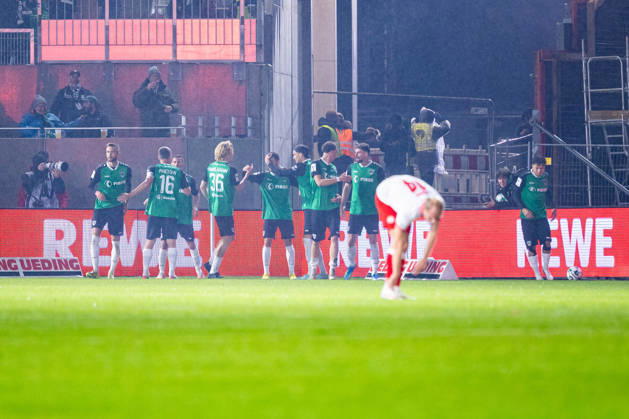 Die Spieler von SC Preussen Muenster jubeln ueber das Tor zum 1:0 durch Montell Ndikom (SC Preussen Muenster, 28) GER, SC Preussen Muenster vs. Rot-Weiss Essen, Fussball, 3. Liga, 8. Spieltag, Spielzeit 2026 2027, 09.10.2026 DFL Regulations prohibit any use of photographers as image sequences and or quasi-video. GER, SC Preussen Muenster vs. Rot-Weiss Essen, Fussball, 3. Liga, 8. Spieltag, Spielzeit 2026 2027, 09.10.2026 Muenster Copyright: xEibner-Pressefoto JanxRollingerx EP_JSK