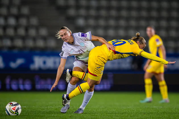 261009 Lisa Naalsund of Norway and Mihaela Ciolacu of Romania during the FIFA Women s World Cup Qualifier football match between Romania and Norway on October 9, 2026 in Bucharest. Photo: Marius Simensen BILDBYRAN COP 238 bbeng dam FIFA World Cup, WM, Weltmeisterschaft, Fussball qualifiers football fotball fotboll landskamp norge norway romania soccer vm kvalik vm-kvalifisering kvinner Copyright: MARIUSxSIMENSEN BB261009BB566