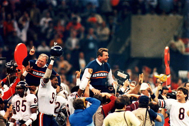 MIKE DITKA, the legendary Chicago Bears coach and player has died at the age of 86. Ditka spent the first 6 seasons of his NFL, American Football Herren, USA career playing with the Chicago Bears and was hired as their head coach in 1982, leading the team to their first and only Super Bowl victory in 1986. FILE PHOTO SHOT ON: January 26, 1986: New Orleans, Louisiana, USA: Chicago Bears head coach MIKE DITKA, center, and defensive coordinator BUDDY RYAN, left, are carried around the field after they defeated New England Patriots 46-10 to win Super Bowl XX in New Orleans. New Orleans USA - ZUMAm67_ 20261009_jes_m67_040 Copyright: xEdxWagnerxJrx