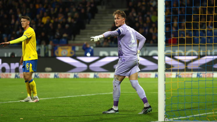 Braunschweig vs Kiel, 2. BL Braunschweig, 09.10.2026, Fußball, Herren, 2. BL, Saison 2026 2027, Eintracht Braunschweig vs. Holstein Kiel:Florian Flick (Eintracht Braunschweig), Torwart Ron-Thorben Hoffmann (Eintracht Braunschweig) (DFL DFB REGULATIONS PROHIBIT ANY USE OF PHOTOGRAPHS as IMAGE SEQUENCES and or QUASI-VIDEO) Stadion an der Hamburger Straße Niedersachsen Deutschland