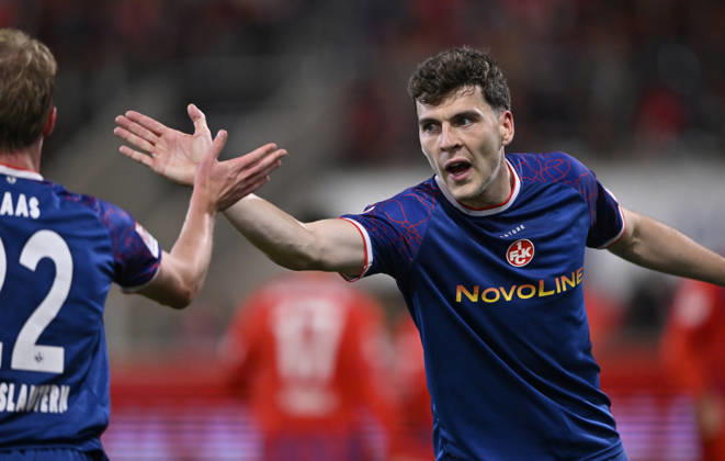 Mike Haas 1. FC Kaiserslautern FCK (22) und Jacob Rasmussen 1. FC Kaiserslautern FCK (14) klatschen ab 1. FC Heidenheim 1846 FCH vs 1. FC Kaiserslautern 09.10..2026 DFL REGULATIONS PROHIBIT ANY USE OF PHOTOGRAPHS AS IMAGE SEQUENCES AND OR QUASI-VIDEO 1. FC Heidenheim 1846 FCH vs 1. FC Kaiserslautern