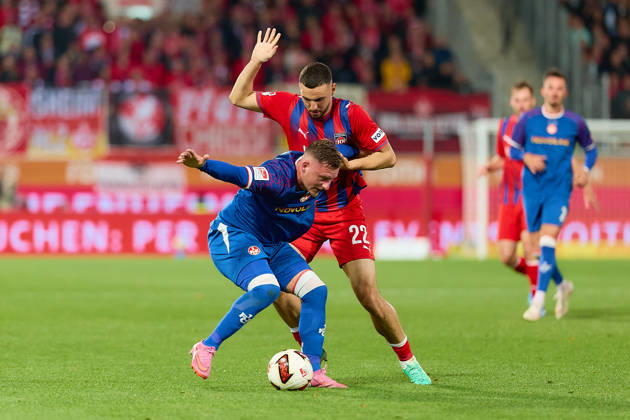 Zweikampf, Duell zwischen Marlon Ritter (1. FC Kaiserslautern, 07) und Oualid Mhamdi (1.FC Heidenheim, 22) GER, 1. FC Heidenheim 1846 vs. 1. FC Kaiserslautern, Fussball, 2. Bundesliga, 7. Spieltag, Spielzeit 2026 2027, 09.10.2026 DFL regulations prohibit any use of photographs as image sequences and or quasi-video. GER, 1. FC Heidenheim 1846 vs. 1. FC Kaiserslautern, Fussball, 2. Bundesliga, 7. Spieltag, Spielzeit 2026 2027, 09.10.2026 Heidenheim an der Brenz Copyright: xEibner-Pressefoto GeraldxOelze-dexStoppanyx EP_ODS