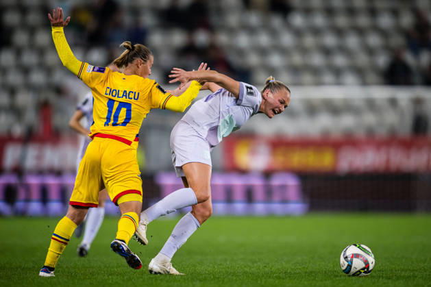 261009 Mihaela Ciolacu of Romania and Frida Maanum of Norway during the FIFA Women s World Cup Qualifier football match between Romania and Norway on October 9, 2026 in Bucharest. Photo: Marius Simensen BILDBYRAN COP 238 bbeng dam FIFA World Cup, WM, Weltmeisterschaft, Fussball qualifiers football fotball fotboll landskamp norge norway romania soccer vm kvalik vm-kvalifisering kvinner Copyright: MARIUSxSIMENSEN BB261009BB598