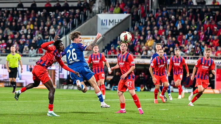 09.10.2026, GER, Fussball, Herren, 2. Bundesliga, 7. Spieltag, 1. FC Heidenheim vs 1. FC Kaiserslautern Paul Joly (Kaiserslautern, 26), Torchance per Kopfball Heidenheim Voith-Arena Baden-Württemberg Deutschland Copyright: xNordphotox xHafnerx