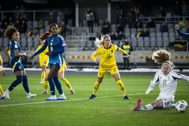 261009 Felicia Schröder and Evelyn Ijeh of Sweden during the FIFA Women s World Cup qualifier play-off football match between Lithuania and Sweden on October 9, 2026 in Kaunas. Photo: Mathias Bergeld BILDBYRAN kod MB MB1418 fotboll football soccer fotball vm-kval kval fifa womens world cup qualifier qualifier playoff lithuania sverige sweden dam bbeng play-off Copyright: MATHIASxBERGELD BB261009MB103