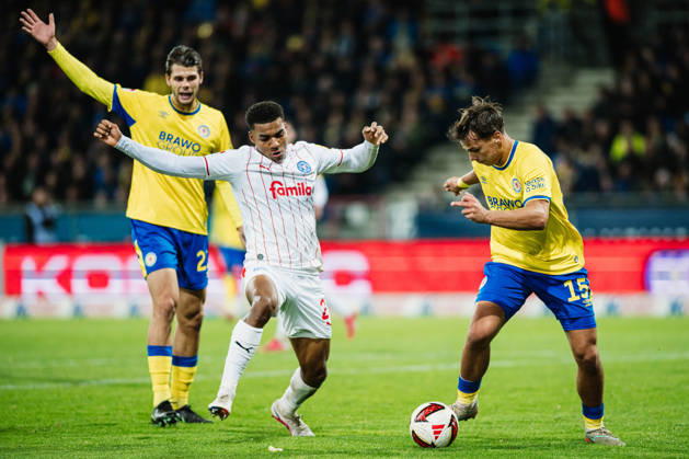 2. Bundesliga: Eintracht Braunschweig vs. Holstein Kiel, 09.10.2026 Ikem Arinzechukwu Ugoh (Holstein Kiel, 27) gegen Max Marie (Eintracht Braunschweig, 15); Fußball, 2. Bundesliga, 7. Spieltag: Eintracht Braunschweig vs. Holstein Kiel am 09.10.2026 im Eintracht-Stadion, Braunschweig DFL REGULATIONS PROHIBIT ANY USE OF PHOTOGRAPHS AS IMAGE SEQUENCES AND OR QUASI-VIDEO. Copyright: xBEAUTIFULxSPORTS Tonhäuserx