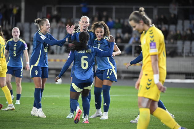 KAUNAS, LITHUANIA 20261009 Sweden s Stina Blackstenius celebrates with Felicia Schröder and Monica Jusu Bah after her goal 0-4 during Friday s World Cup playoff soccer match between Lithuania and Sweden at Dariaus ir GirÃ no Stadium.