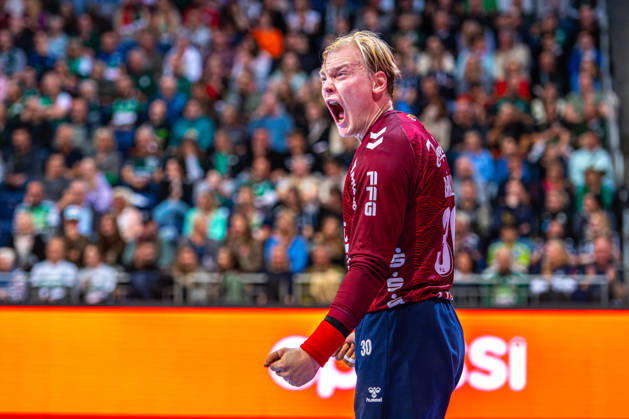 Simon Möller (SG Flensburg-Handewitt, Nr. 30) (v.l.), TSV Hannover-Burgdorf (grün) gegen SG Flensburg-Handewitt (blau) am 8. Spieltag der Saison 2026 2027 in der Opel Handball-Bundesliga (09.10.2026, ZAG Arena (Hannover, GER), Copyright: xJanxGuentherx xTSVxHannover-Burgdorfx