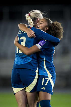 261009 Amanda Ilestedt and Felicia Schröder celebrates after 0-4 during the FIFA Women s World Cup qualifier play-off football match between Lithuania and Sweden on October 9, 2026 in Kaunas. Photo: Mathias Bergeld BILDBYRAN kod MB MB1418 fotboll football soccer fotball vm-kval kval fifa womens world cup qualifier qualifier playoff lithuania sverige sweden dam bbeng play-off jubel Copyright: MATHIASxBERGELD BB261009MB109