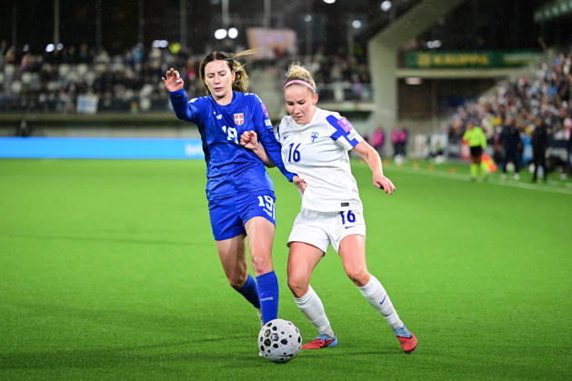 Sofija Sremcevic of Serbia (left) and Nea Lehtola of FInland in action during the women s World Cup European Qualifying play-off round first leg football match between Finland and Serbia in Tampere, Finland, on October 9, 2026, ahead of the 2027 FIFA Women s World Cup. - ANSSI TAKALA Tampere Finland vlJNHkUlL2I  Copyright: xAnssixTakalax vlJNHkUlL2I