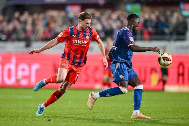 Budu Siwsiwadse (1. FC Heidenheim 1846) und Maxwell Gyamfi (1. FC Kaiserslautern) im Zweikampf waehrend des spiels der 2. Bundesliga zwischen 1. FC Heidenheim und 1. FC Kaiserslautern, Voith-Arena am 09. October 2026 in Heidenheim an der Brenz, Deutschland. (Foto von Harry Langer DeFodi Images) +++ Budu Siwsiwadse (1. FC Heidenheim 1846) und Maxwell Gyamfi (1. FC Kaiserslautern) battle for the ball during the 2nd Bundesliga match between 1. FC Heidenheim and 1. FC Kaiserslautern at Voith-Arena on October 9, 2026 in Heidenheim an der Brenz, Germany. (Photo by Harry Langer DeFodi Images) DFB DFL REGULATIONS PROHIBIT ANY USE OF PHOTOGRAPHS AS IMAGE SEQUENCES AND OR QUASI-VIDEO. (Photo by Harry Langer DeFodi Images) DFB DFL REGULATIONS PROHIBIT ANY USE OF PHOTOGRAPHS AS IMAGE SEQUENCES AND OR QUASI-VIDEO. -