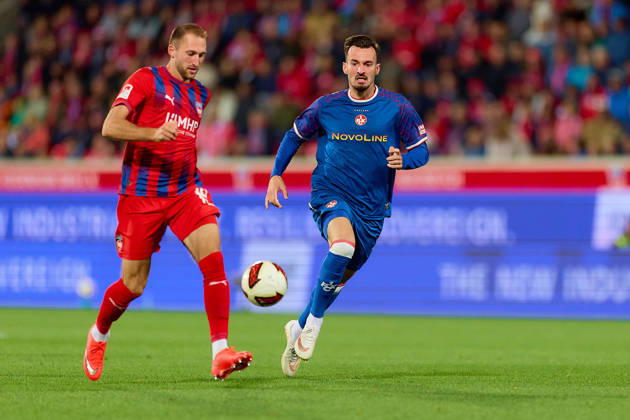 Zweikampf, Duell zwischen Jonas Foehrenbach (1.FC Heidenheim, 19) und Mergim Berisha (FC Kaiserslautern, 20) GER, 1. FC Heidenheim 1846 vs. 1. FC Kaiserslautern, Fussball, 2. Bundesliga, 7. Spieltag, Spielzeit 2026 2027, 09.10.2026 DFL regulations prohibit any use of photographs as image sequences and or quasi-video. GER, 1. FC Heidenheim 1846 vs. 1. FC Kaiserslautern, Fussball, 2. Bundesliga, 7. Spieltag, Spielzeit 2026 2027, 09.10.2026 Heidenheim an der Brenz Copyright: xEibner-Pressefoto GeraldxOelze-dexStoppanyx EP_ODS