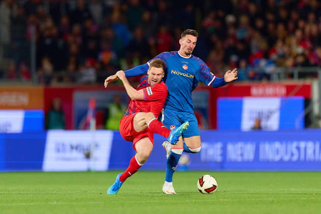 Zweikampf, Duell zwischen Patrick Mainka (1.FC Heidenheim, 06) und Mergim Berisha (FC Kaiserslautern, 20) GER, 1. FC Heidenheim 1846 vs. 1. FC Kaiserslautern, Fussball, 2. Bundesliga, 7. Spieltag, Spielzeit 2026 2027, 09.10.2026 DFL regulations prohibit any use of photographs as image sequences and or quasi-video. GER, 1. FC Heidenheim 1846 vs. 1. FC Kaiserslautern, Fussball, 2. Bundesliga, 7. Spieltag, Spielzeit 2026 2027, 09.10.2026 Heidenheim an der Brenz Copyright: xEibner-Pressefoto GeraldxOelze-dexStoppanyx EP_ODS