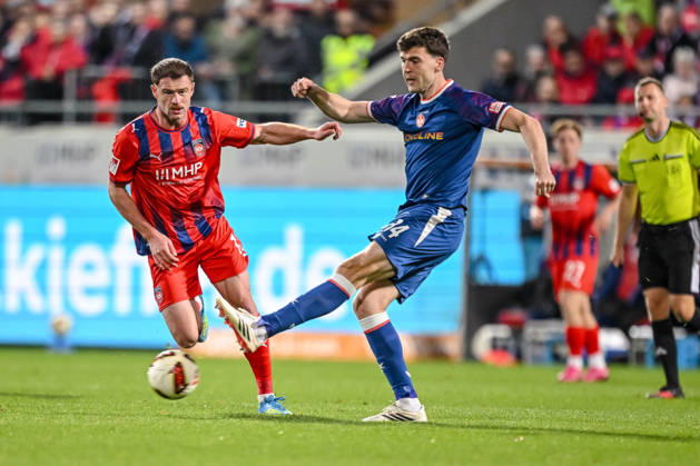 Budu Siwsiwadse (1. FC Heidenheim 1846) und Jacob Rasmussen (1. FC Kaiserslautern) im Zweikampf waehrend des spiels der 2. Bundesliga zwischen 1. FC Heidenheim und 1. FC Kaiserslautern, Voith-Arena am 09. October 2026 in Heidenheim an der Brenz, Deutschland. (Foto von Harry Langer DeFodi Images) +++ Budu Siwsiwadse (1. FC Heidenheim 1846) und Jacob Rasmussen (1. FC Kaiserslautern) battle for the ball during the 2nd Bundesliga match between 1. FC Heidenheim and 1. FC Kaiserslautern at Voith-Arena on October 9, 2026 in Heidenheim an der Brenz, Germany. (Photo by Harry Langer DeFodi Images) DFB DFL REGULATIONS PROHIBIT ANY USE OF PHOTOGRAPHS AS IMAGE SEQUENCES AND OR QUASI-VIDEO. (Photo by Harry Langer DeFodi Images) DFB DFL REGULATIONS PROHIBIT ANY USE OF PHOTOGRAPHS AS IMAGE SEQUENCES AND OR QUASI-VIDEO. -