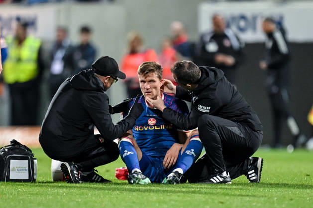 Fabian Kunze (1. FC Kaiserslautern) verletzt waehrend des spiels der 2. Bundesliga zwischen 1. FC Heidenheim und 1. FC Kaiserslautern, Voith-Arena am 09. October 2026 in Heidenheim an der Brenz, Deutschland. (Foto von Harry Langer DeFodi Images) +++ Fabian Kunze (1. FC Kaiserslautern) injured during the 2nd Bundesliga match between 1. FC Heidenheim and 1. FC Kaiserslautern at Voith-Arena on October 9, 2026 in Heidenheim an der Brenz, Germany. (Photo by Harry Langer DeFodi Images) DFB DFL REGULATIONS PROHIBIT ANY USE OF PHOTOGRAPHS AS IMAGE SEQUENCES AND OR QUASI-VIDEO. (Photo by Harry Langer DeFodi Images) DFB DFL REGULATIONS PROHIBIT ANY USE OF PHOTOGRAPHS AS IMAGE SEQUENCES AND OR QUASI-VIDEO. -