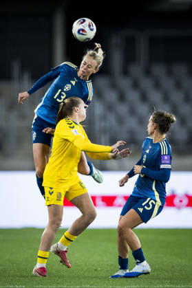 261009 Amanda Ilestedt of Sweden and Justina BlaÅ¾eviciÅ«tÄ— of Lithuania during the FIFA Women s World Cup qualifier play-off football match between Lithuania and Sweden on October 9, 2026 in Kaunas. Photo: Mathias Bergeld BILDBYRAN kod MB MB1418 fotboll football soccer fotball vm-kval kval fifa womens world cup qualifier qualifier playoff lithuania sverige sweden dam bbeng play-off Copyright: MATHIASxBERGELD BB261009MB118