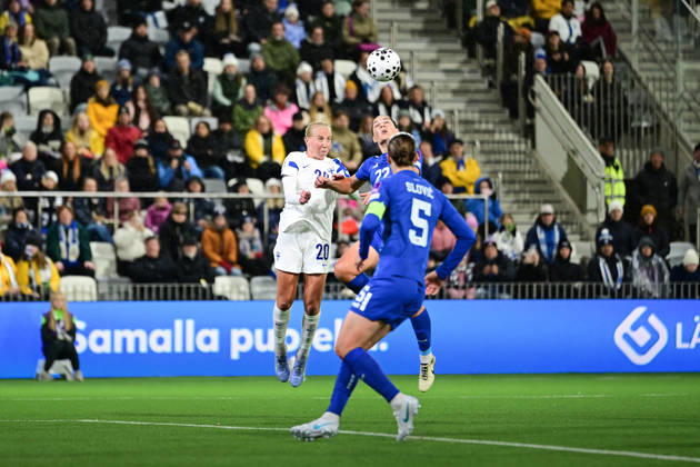 LKS 20261009 Eveliina Summanen of Finland (left) and Dejana Stefanovic and captain Violeta Slovic of Serbia (5) in action during the women s World Cup European Qualifying play-off round first leg football match between Finland and Serbia in Tampere, Finland, on October 9, 2026, ahead of the 2027 FIFA Women s World Cup. - ANSSI TAKALA Tampere Finland OmK5RwdghfI  Copyright: xAnssixTakalax OmK5RwdghfI