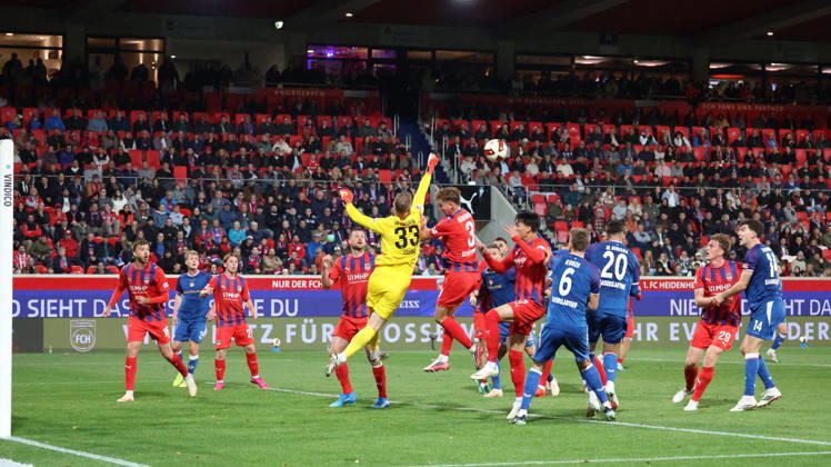 09.10.2026, xrekx, Fussball 2.Bundesliga, 1.FC Heidenheim - 1.FC Kaiserslautern v.l. Thomas Dähne Daehne (1FC Heidenheim 1846) (DFL DFB REGULATIONS PROHIBIT ANY USE OF PHOTOGRAPHS as IMAGE SEQUENCES and or QUASI-VIDEO) Heidenheim