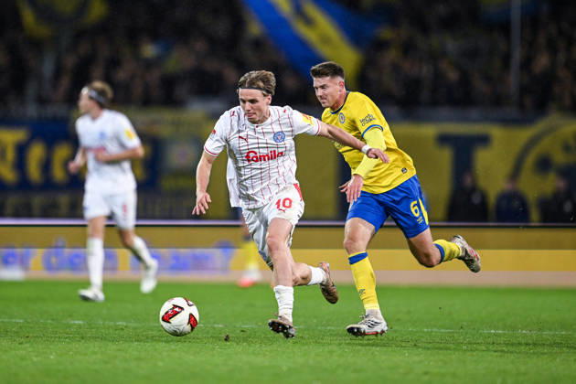 09.10.2026, Fussball, 2. Bundesliga, Eintracht Braunschweig - Holstein Kiel, Jonas Therkelsen (Holstein Kiel), Florian Flick (Eintracht Braunschweig) xRHR-FOTO DEx Copyright: TeresaxKroeger RHR-FOTOx RHR-FOTO DE